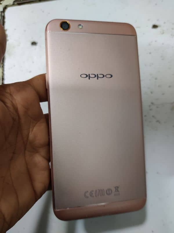 Oppo F1S 4 / 64 10/10 4