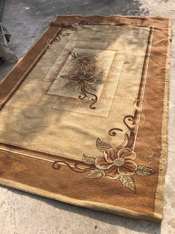 Large size Rug from Dubai for sale in Rs6000 4