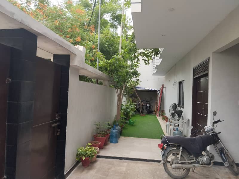 House is available for sale in gulistane jauhar block 7 near Safora chowrangi 6