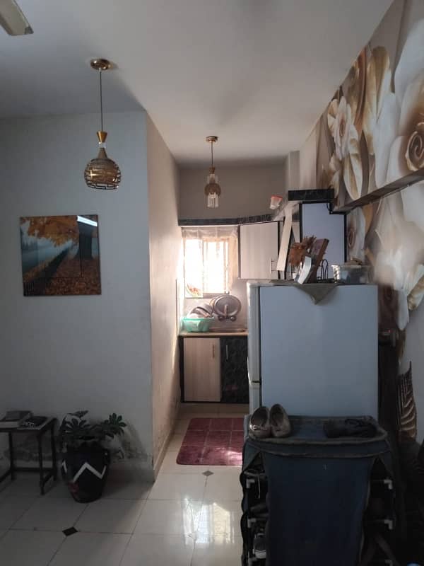 House is available for sale in gulistane jauhar block 7 near Safora chowrangi 8