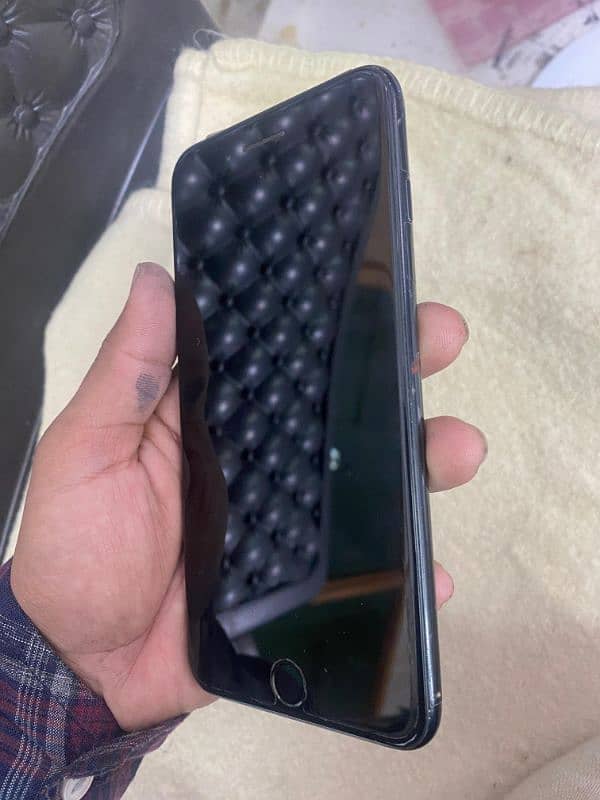 iphone 7plus 32 gb non pta condition in picture 0