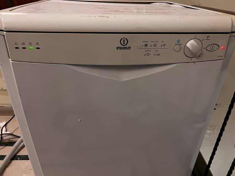 indesit dishwasher from UK - excellent condition 0