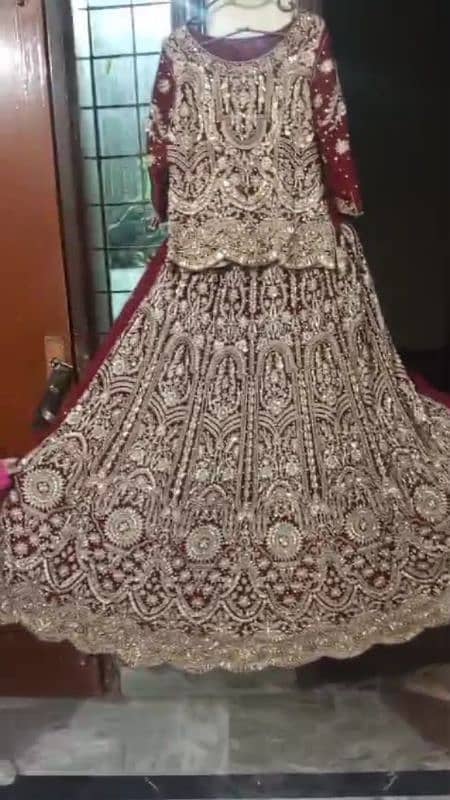 I'm Selling wife WeddingDress I just wore it for 4 hours it's all new. 2