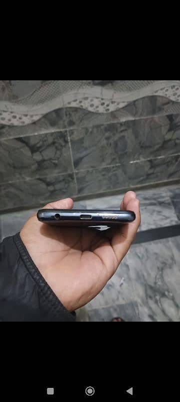 mobile chalana ma koi masla ni kar ta condition 8/10 4