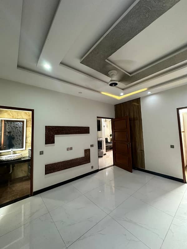 10 Marla Upper Portion Available For Rent 13