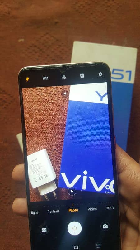 vivo y51 4gb 128gb box charger sath hai 10