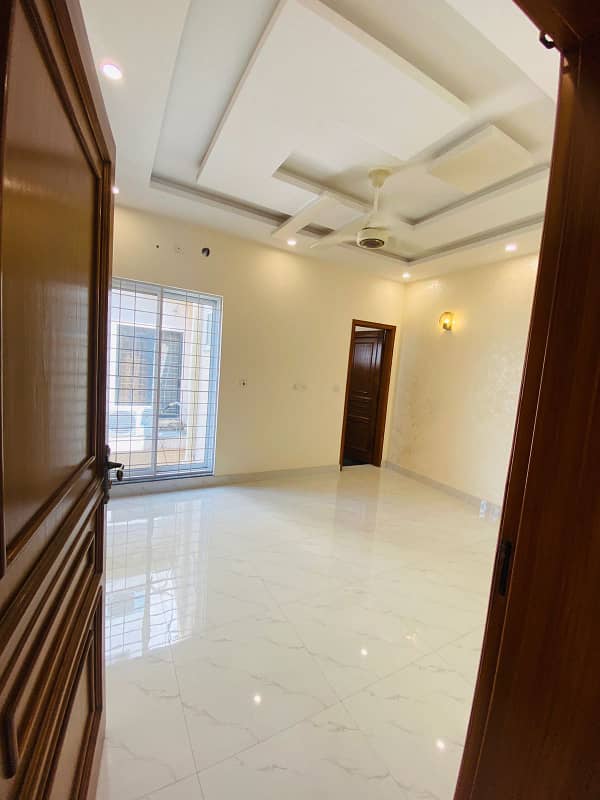 5 MARLA NEAR TO PARK HOUSE AVAILABLE FOR SALE DREAM GARDENS LAHORE 10