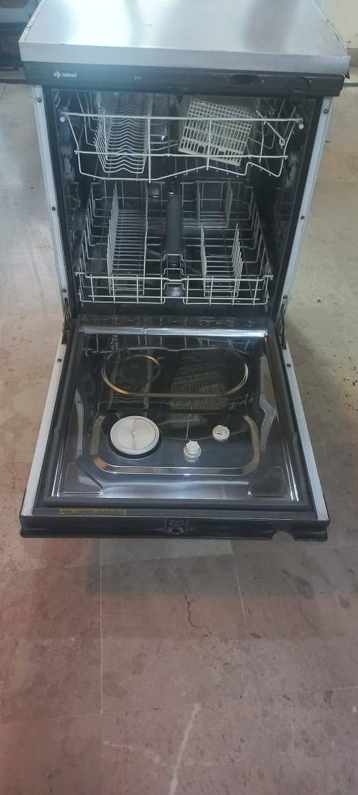 Indesit Dishwasher 3