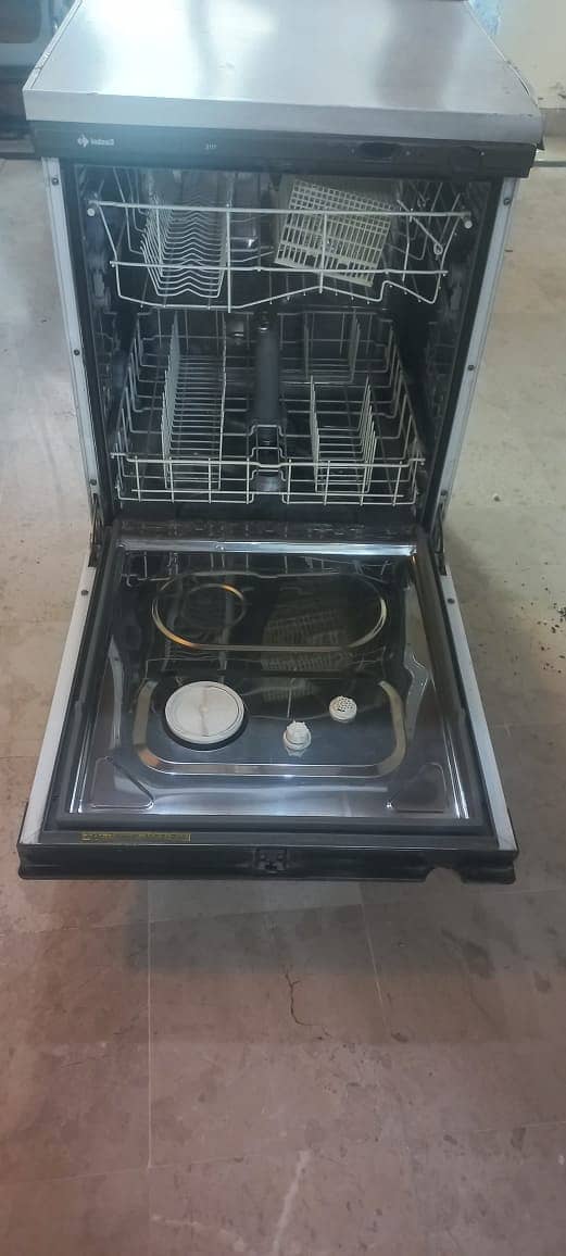 Indesit Dishwasher 4