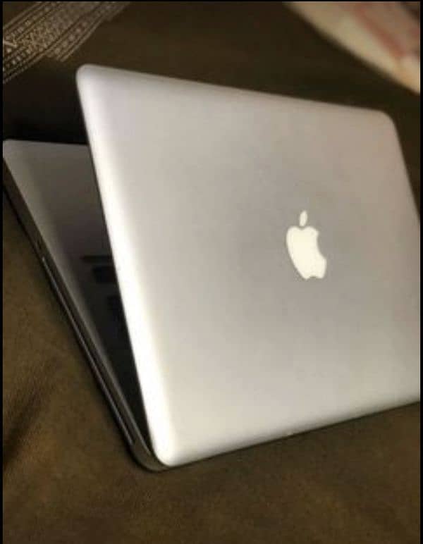 MacBook pro 2011 core i7 1