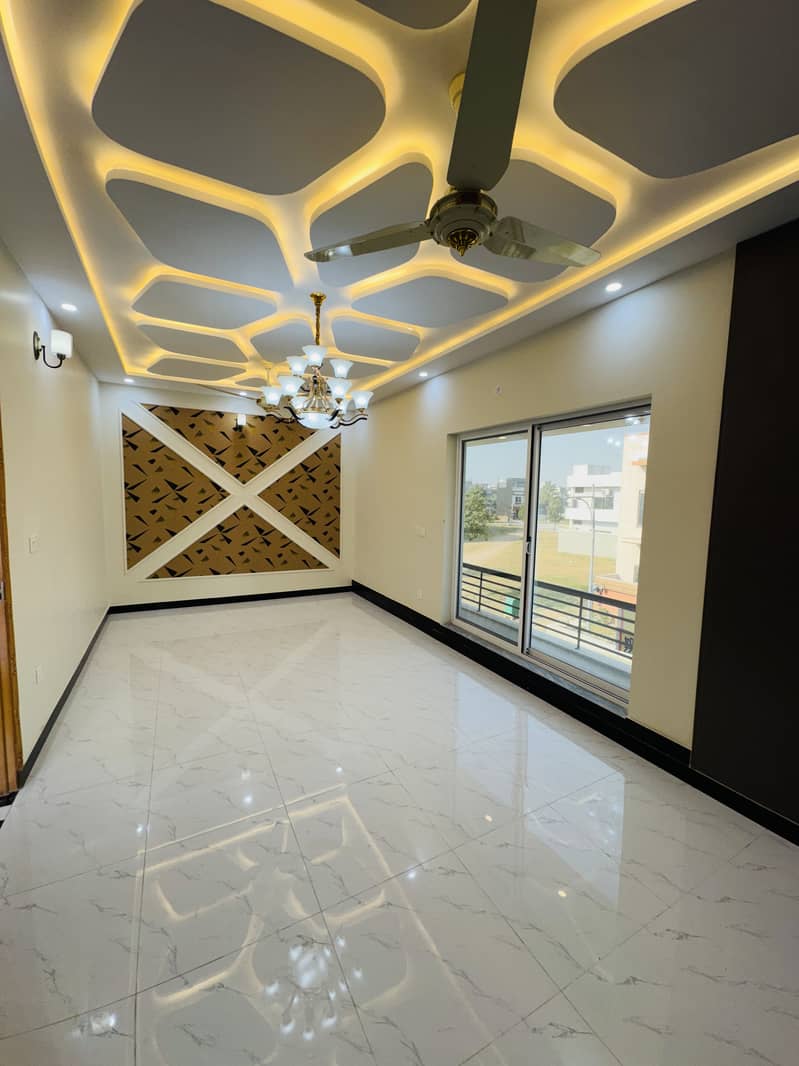 Luxury Corner House For Sale In Faisal Town A Block 1