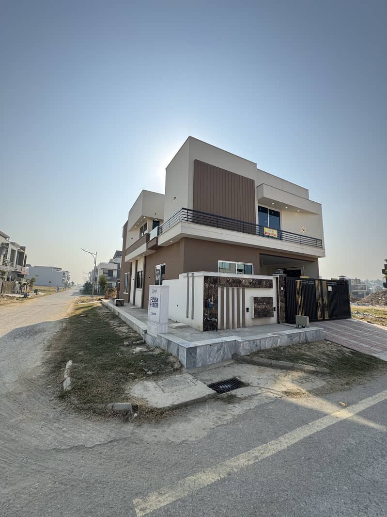 Luxury Corner House For Sale In Faisal Town A Block 2