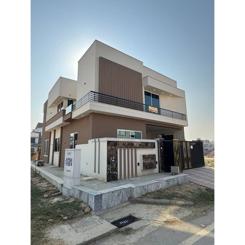 Luxury Corner House For Sale In Faisal Town A Block 0