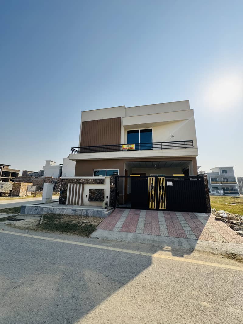 Luxury Corner House For Sale In Faisal Town A Block 16