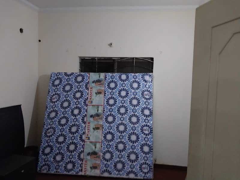 Upper Portion Good Location For The Rent 4