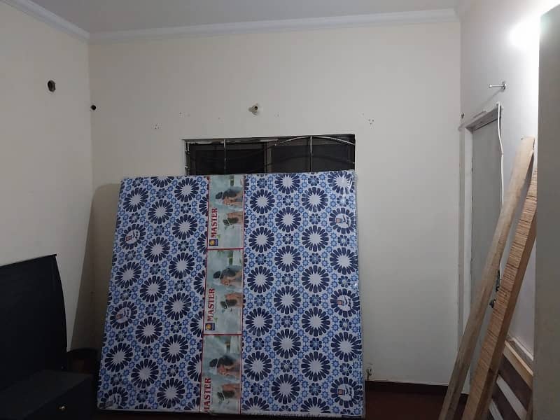 Upper Portion Good Location For The Rent 5