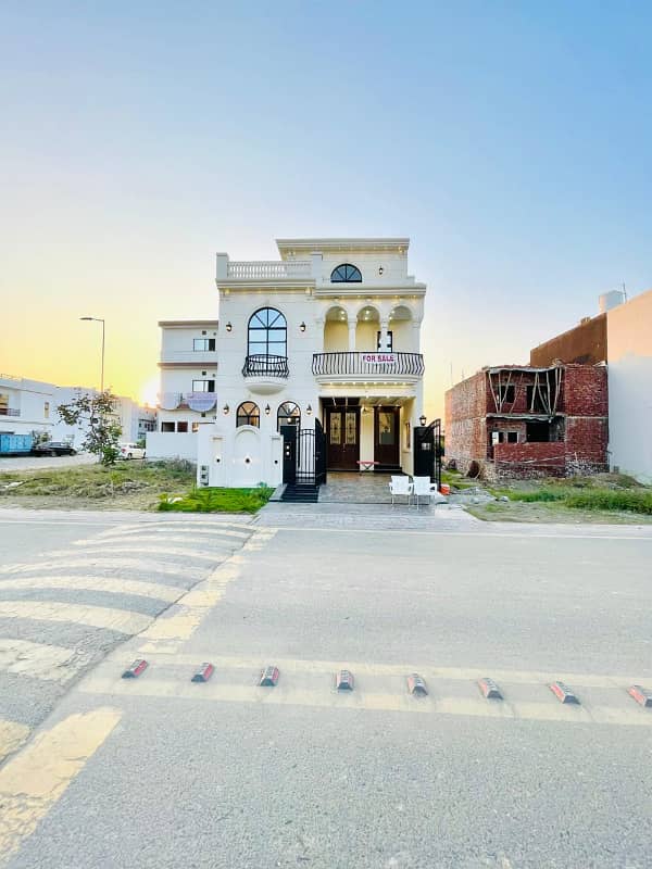 5 MARLA WHITE TURKISH STYLE HOME AVAILABLE FOR SALE 1