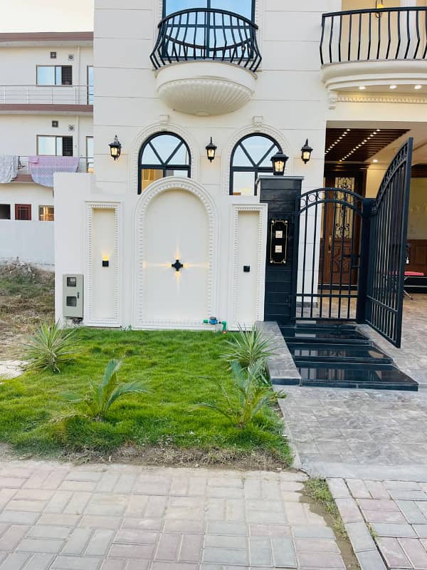 5 MARLA WHITE TURKISH STYLE HOME AVAILABLE FOR SALE 3