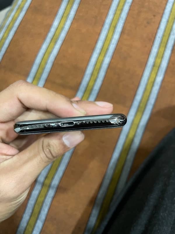 Apple Iphone X 64 GB (NON-PTA) 1