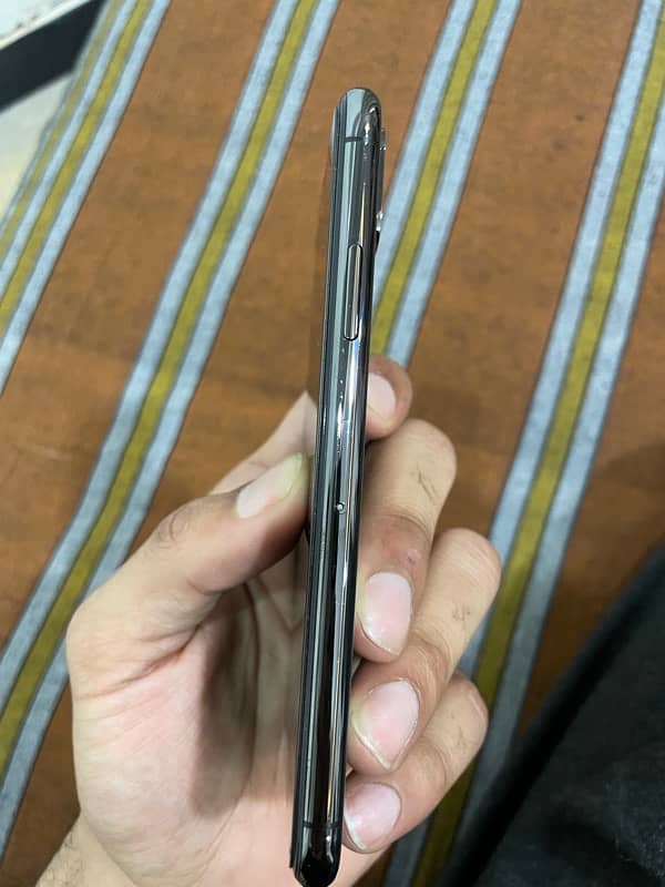 Apple Iphone X 64 GB (NON-PTA) 3