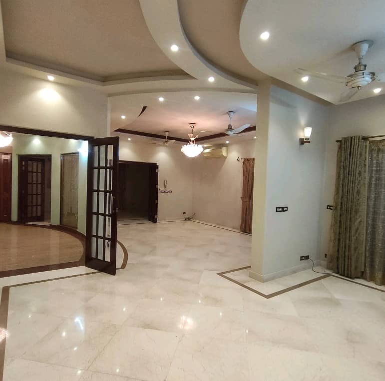 A 1 Kanal House In Lahore Is On The Market For Rent 2