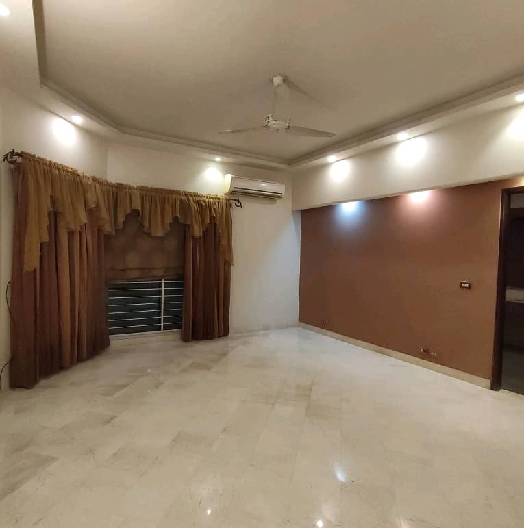 A 1 Kanal House In Lahore Is On The Market For Rent 3