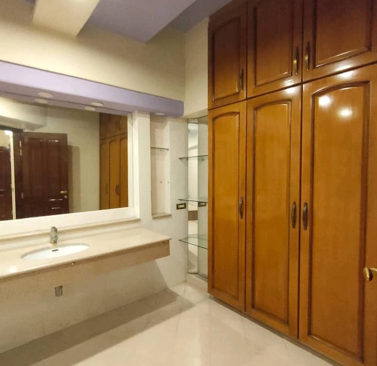 A 1 Kanal House In Lahore Is On The Market For Rent 9