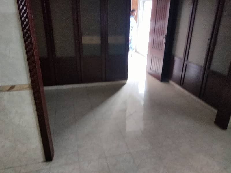 Spacious 2 Kanal Upper Portion Available For Rent In DHA Phase 3 Ideal Location With Modern Amenities And Easy Access To Main Roads Perfect For Families Seeking Comfort And Luxury Rent 125,000 6