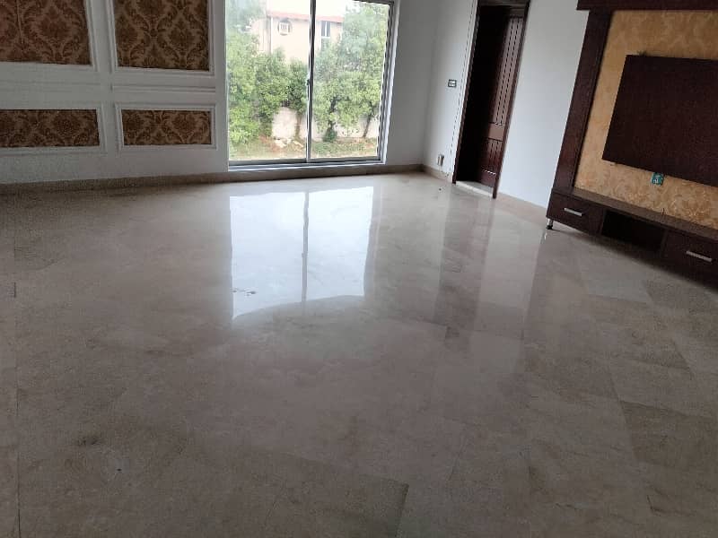 Spacious 2 Kanal Upper Portion Available For Rent In DHA Phase 3 Ideal Location With Modern Amenities And Easy Access To Main Roads Perfect For Families Seeking Comfort And Luxury Rent 125,000 8