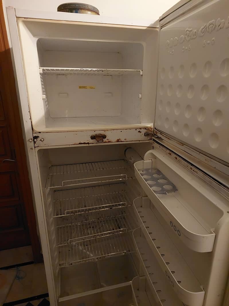 Fridge for sale 25000 3