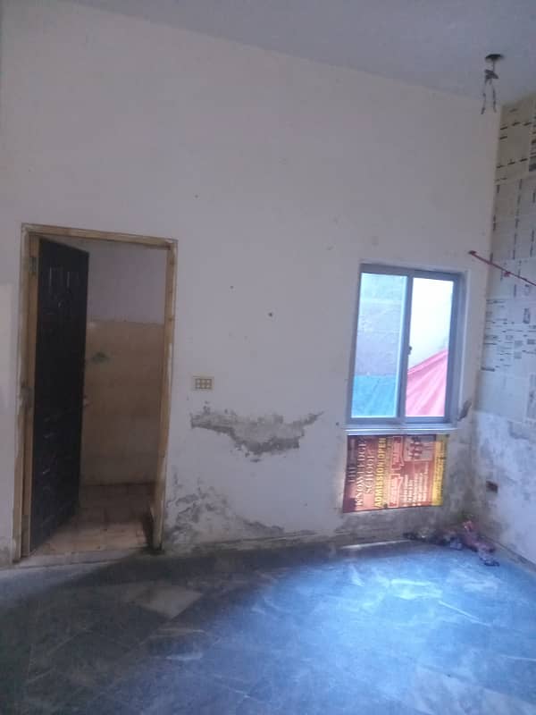 ROOM AVAILABLE FOR RENT IN JOHAR TOWN PHASE 1. 6