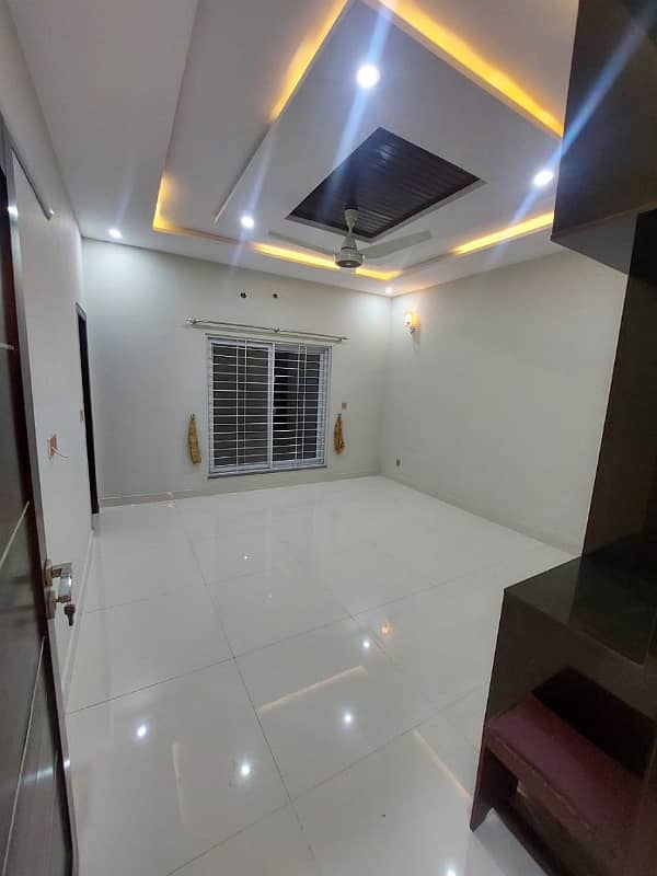 10 MARLA LIKE NEW LOWER PORTION AVAILEBAL FOR RENT IN BAHRIA TOWN LAHORE 7