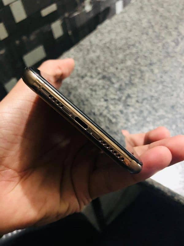 Iphone xs max 256 GB PTA approved physical sim 0