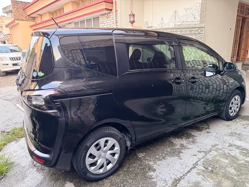 Toyota Sienta 2016 8