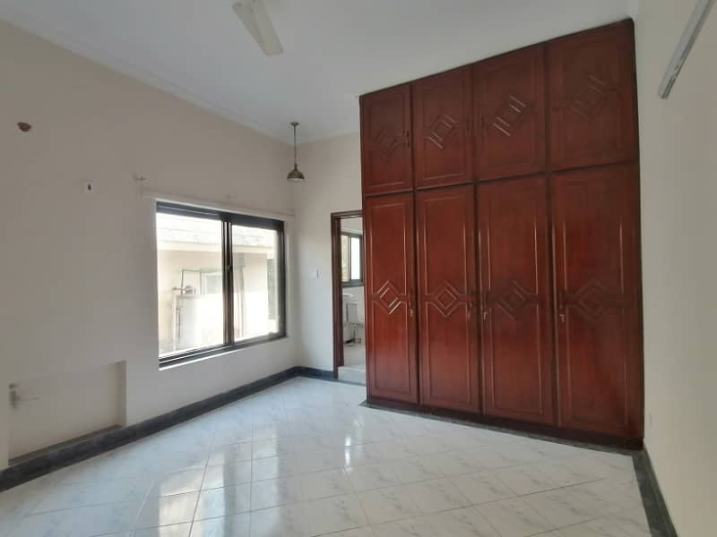 DHA 1 Kanal Very Stylish Upper Portion With Separate Gate For Rent In Phase 3 Block Y 7