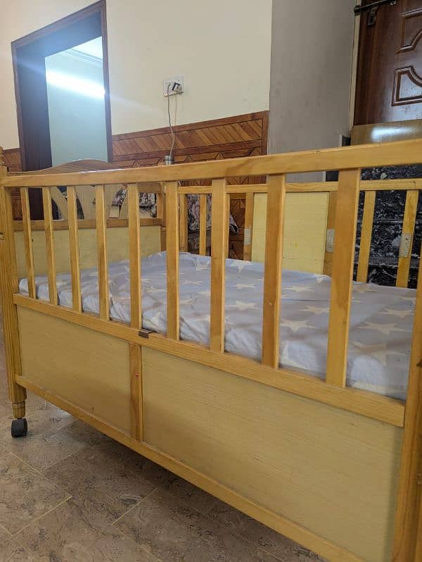 wooden baby cot 3