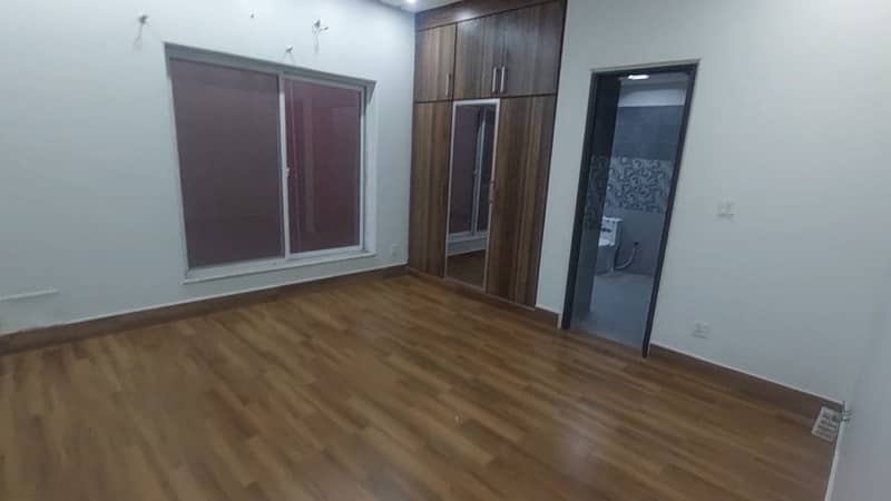 1 Kanal Full hous available for rent new type iqbal avenue society ph3 near EME society 6