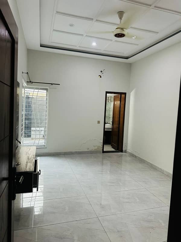 10 marla Upper for rent wapda Town ph1 block h4 corner Seprate geraj 3