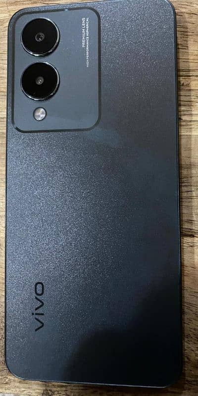 vivo y17 with box and charger 1