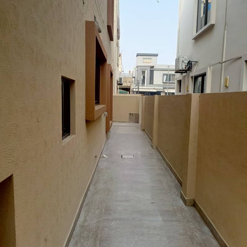 10 Marla House For Sale in Bahria Town Lahore. 6