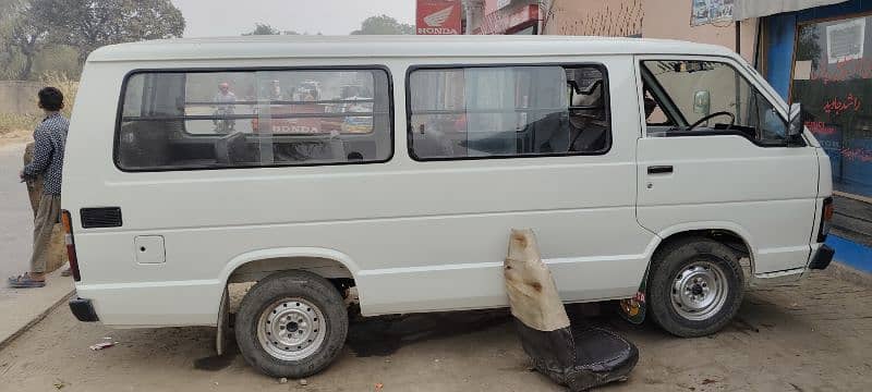 Toyota Hiace 2