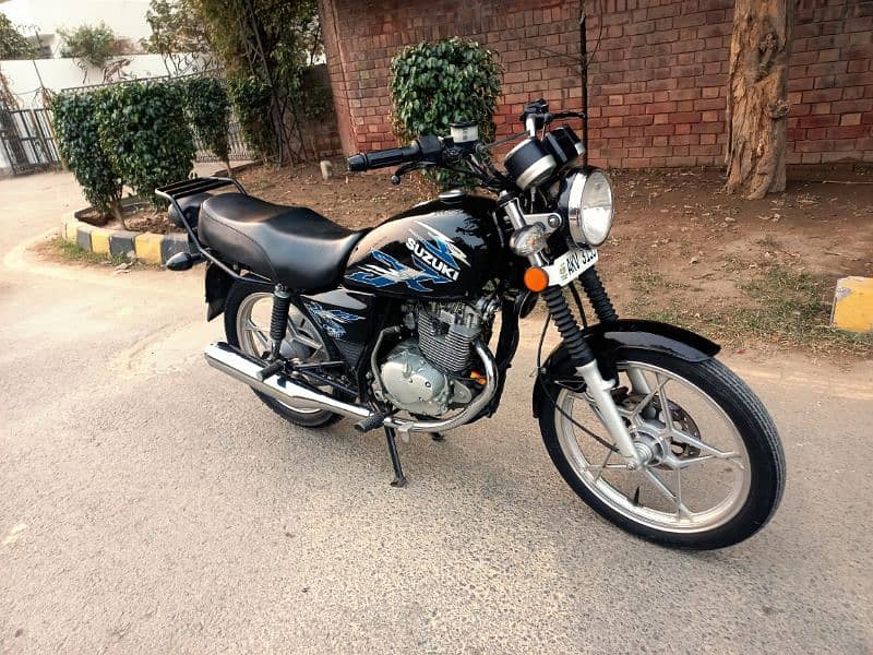 Suzuki Gs 150 SE 2022 model totally new bike 8500 km driven original 0