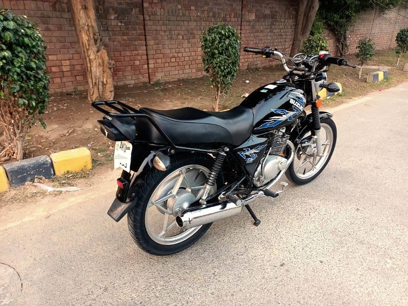 Suzuki Gs 150 SE 2022 model totally new bike 8500 km driven original 1