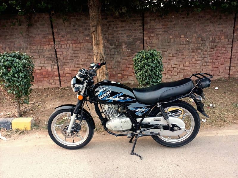 Suzuki Gs 150 SE 2022 model totally new bike 8500 km driven original 2