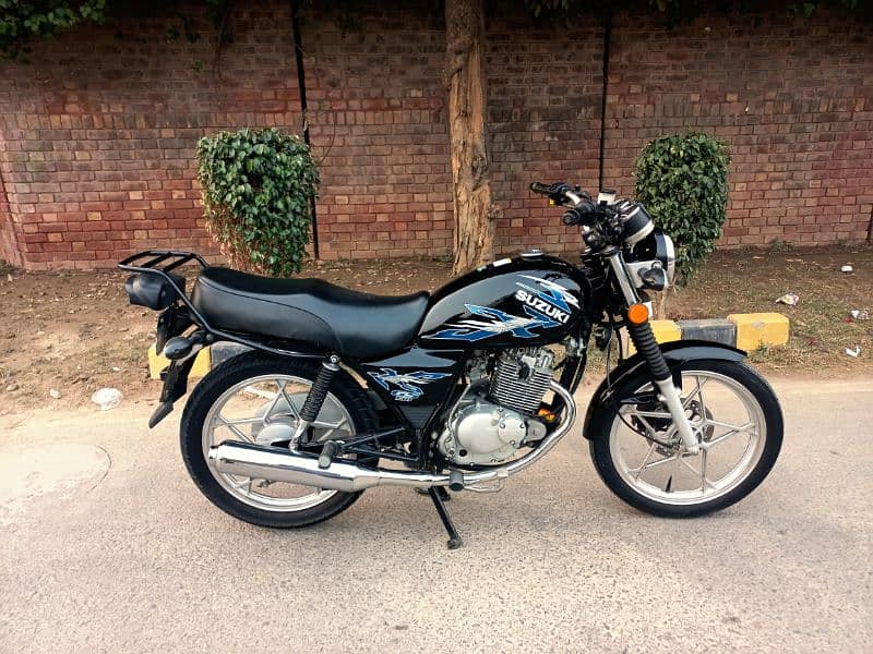 Suzuki Gs 150 SE 2022 model totally new bike 8500 km driven original 3