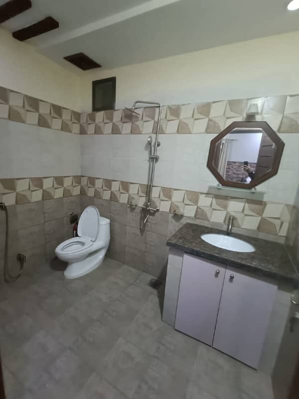 01 KANAL LIKE NEW FURNISHED LOWER PORTION AVAILEBAL FOR RENT IN BAHRIA TOWN LAHORE 1