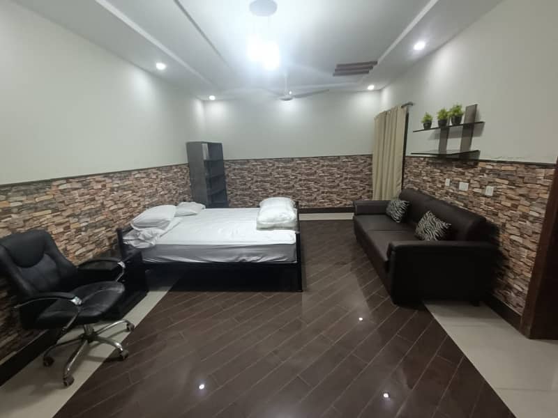 01 KANAL LIKE NEW FURNISHED LOWER PORTION AVAILEBAL FOR RENT IN BAHRIA TOWN LAHORE 3