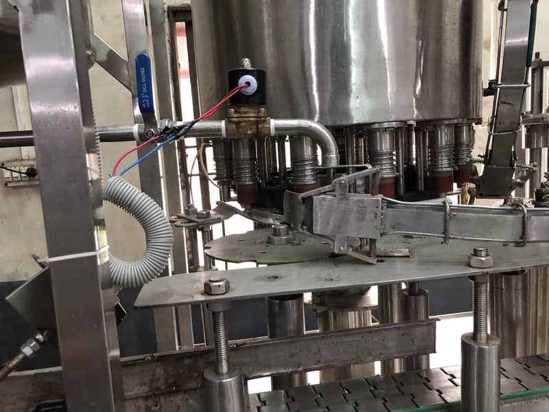 Automatic Filling and Capping Machine 0