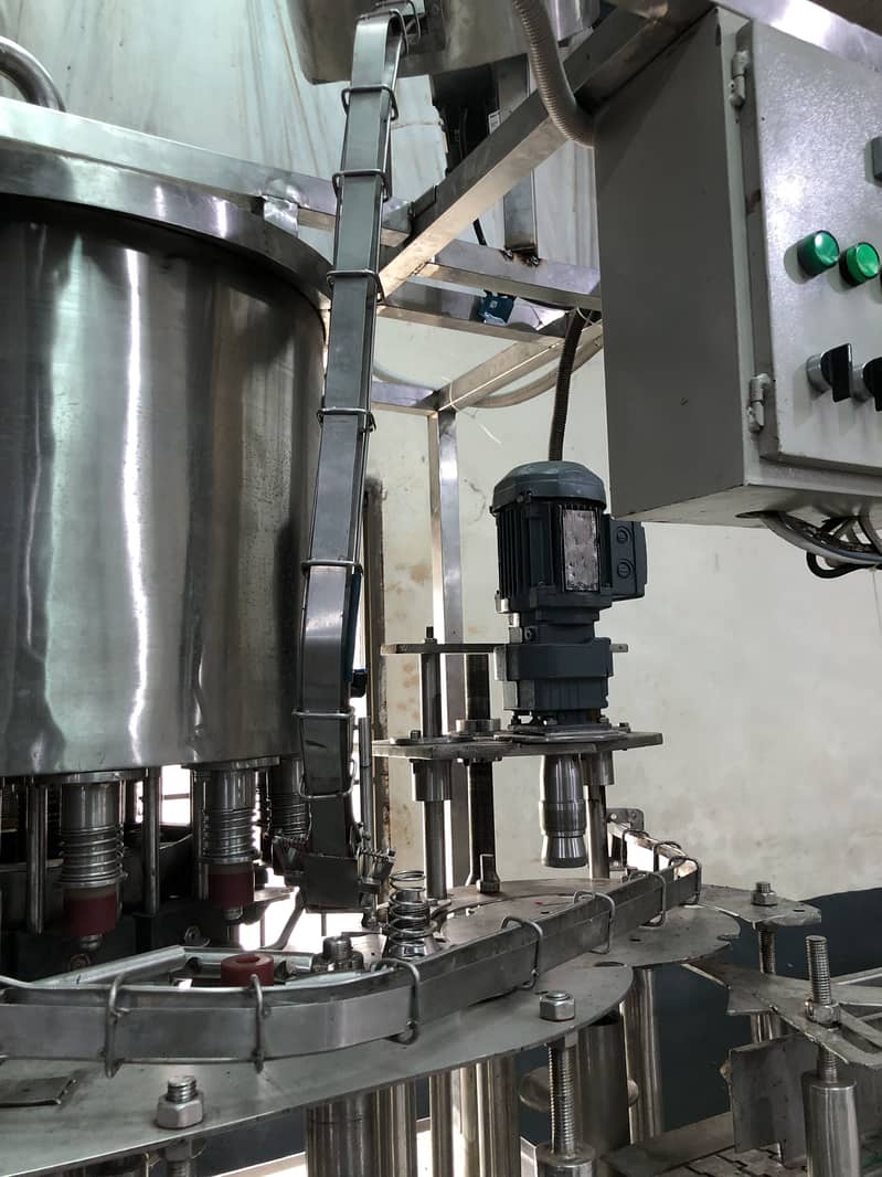 Automatic Filling and Capping Machine 1