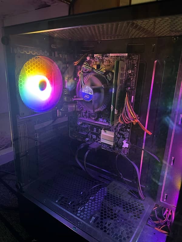 Aesthetic All Black Working/Gaming Pc without graphics card. 6